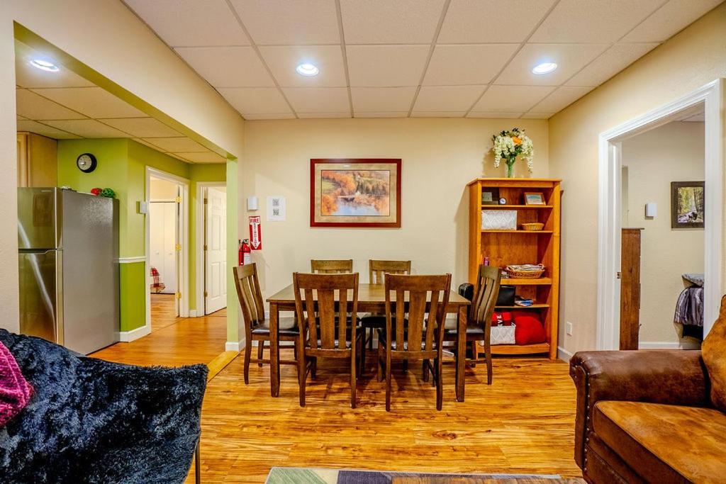 Hidden Gem A Brookside Hideaway 3 Bedroom Cozy Condo 1 Block From Marina Dogs Welcomed Bayfield Buitenkant foto